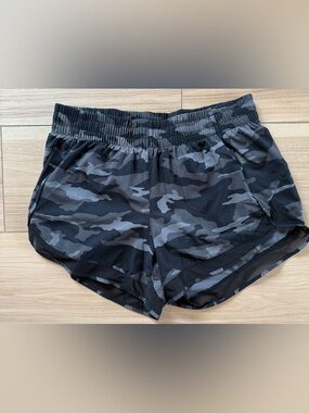 Athleta Camo Mesh Racer Run Shorts Gray Black Small
